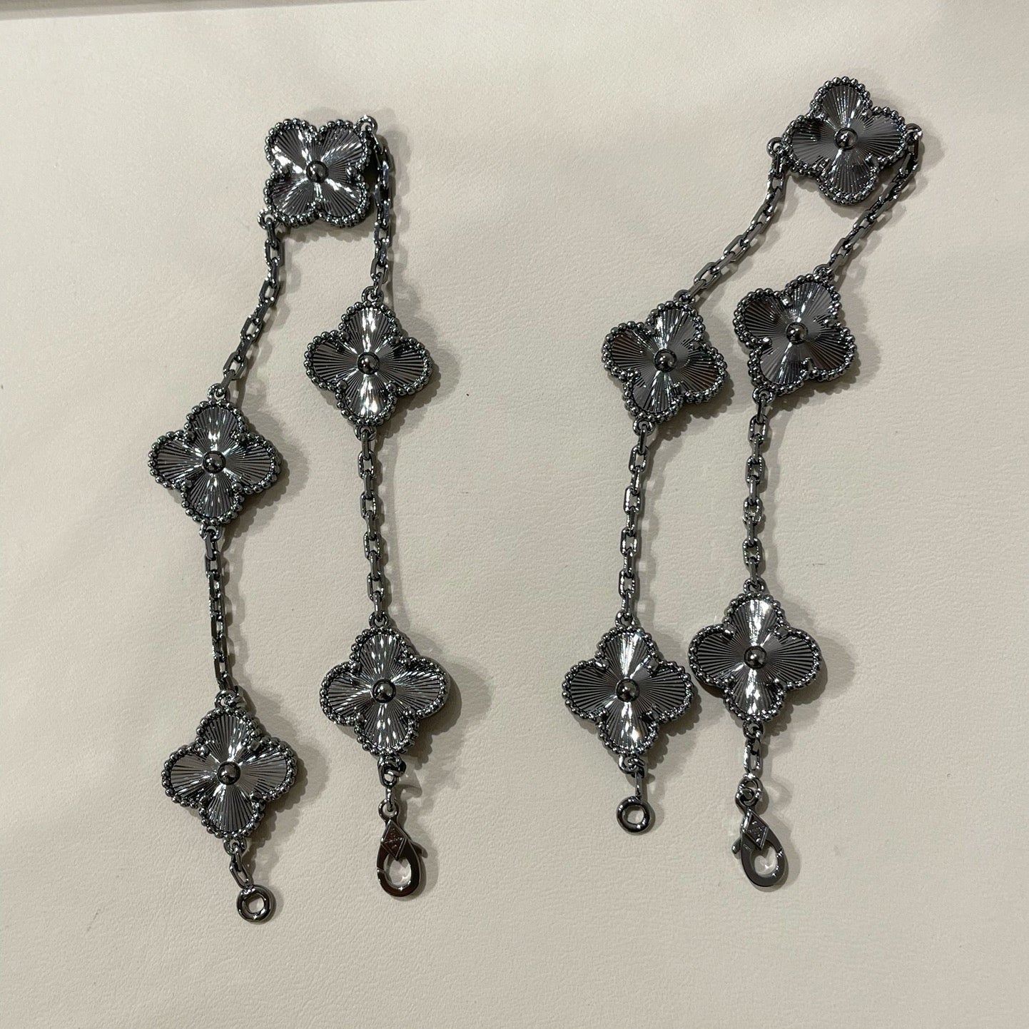 [BloomBling]CLOVER 5 MOTIF BLACK BRACELET