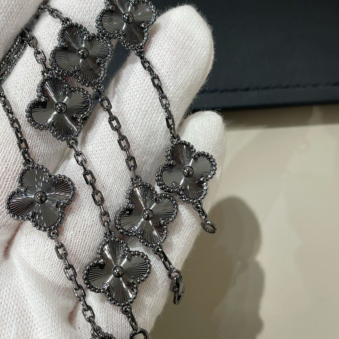 [BloomBling]CLOVER 5 MOTIF BLACK BRACELET