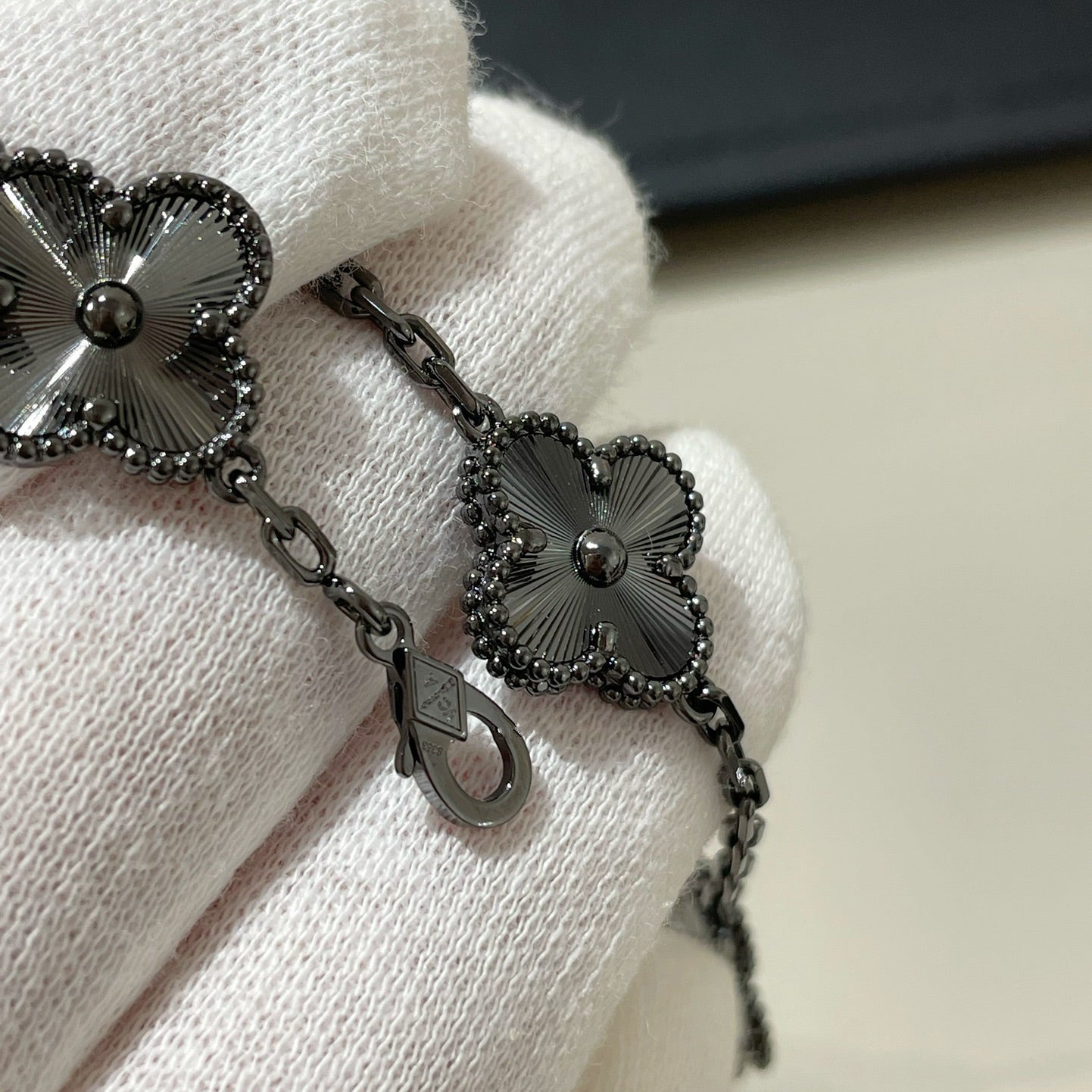 [BloomBling]CLOVER 5 MOTIF BLACK BRACELET