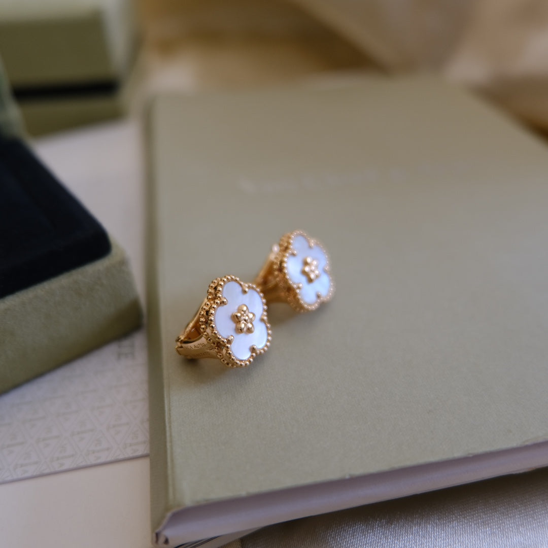 [BloomBling]LUCKY PINK GOLD WHITE MOP EARRINGS
