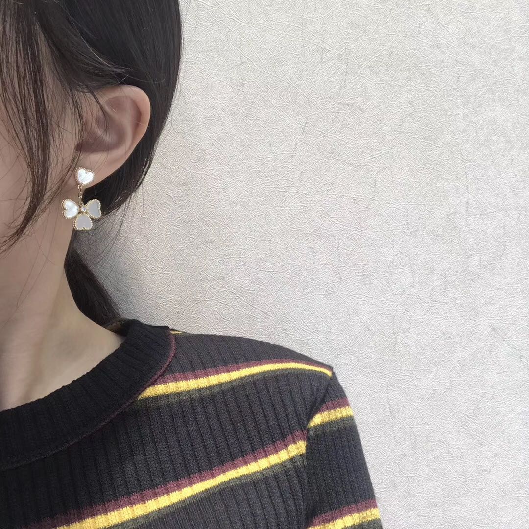 [BloomBling]CLOVER SWEET WHITE MOP EARRINGS
