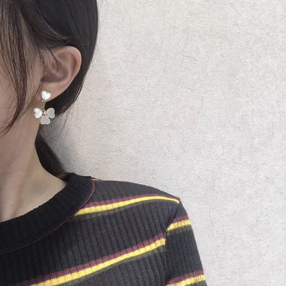 [BloomBling]CLOVER SWEET WHITE MOP EARRINGS