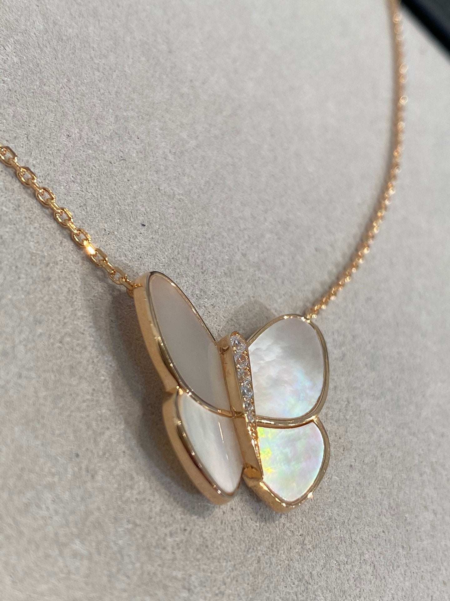 [BloomBling]BUTTERFLY GOLD MOP DIAMOND NECKLACE