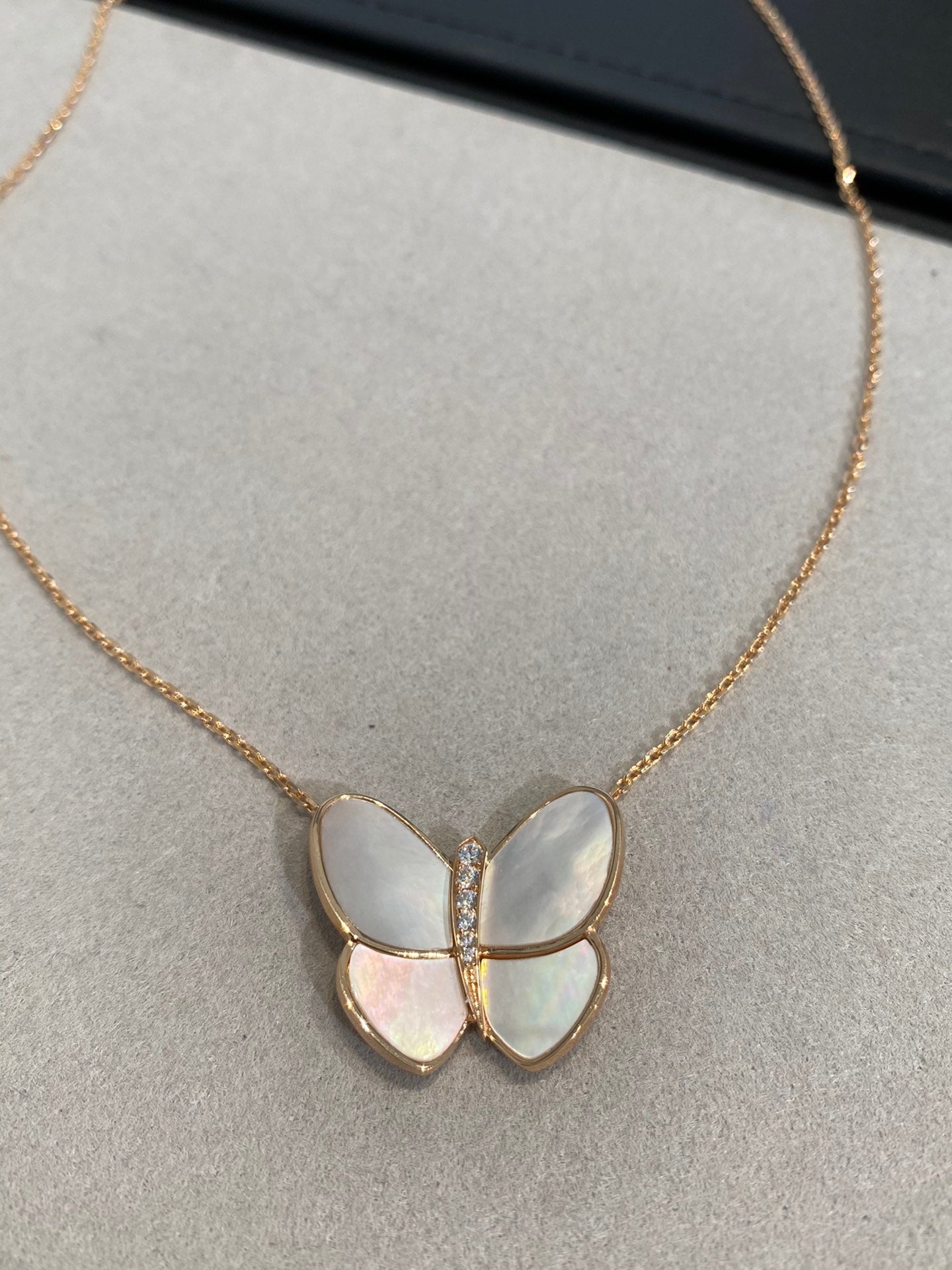 [BloomBling]BUTTERFLY GOLD MOP DIAMOND NECKLACE