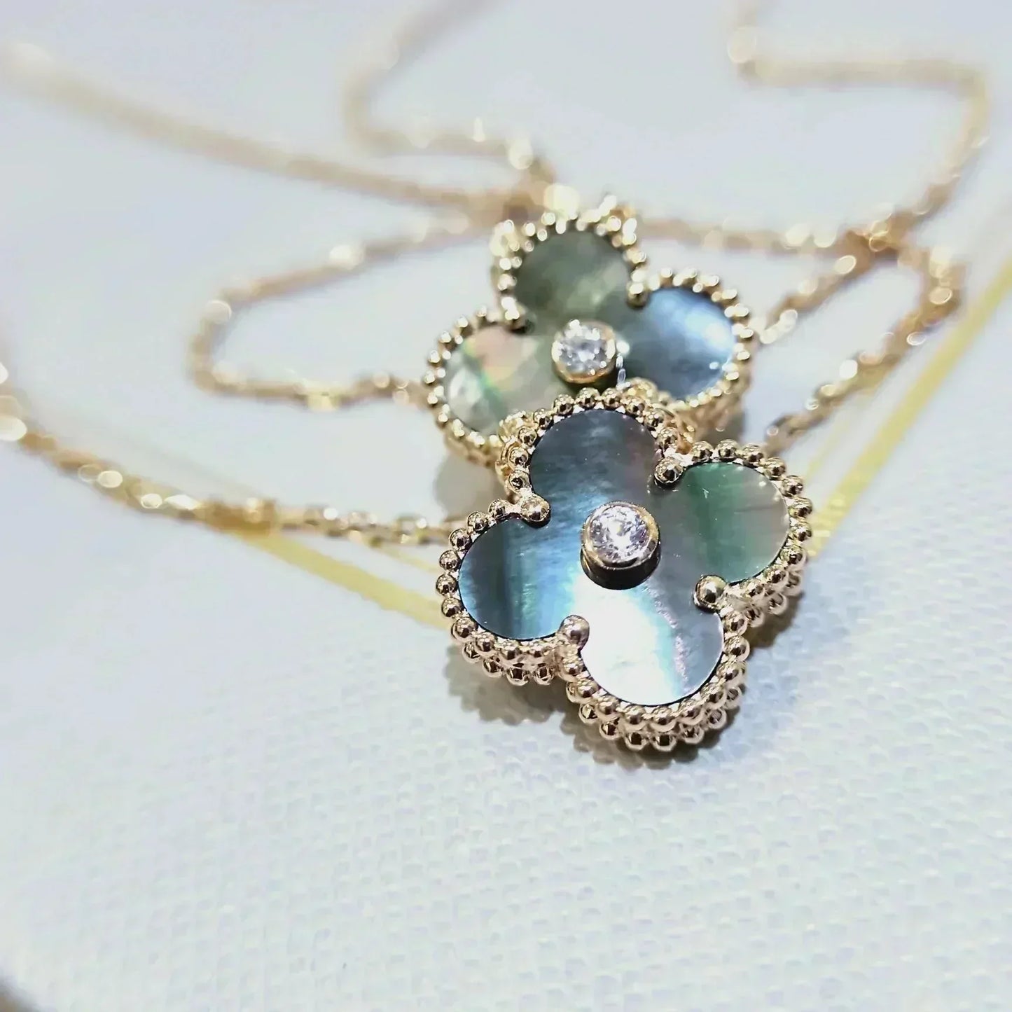 [BloomBling]CLOVER 15MM DIAMOND AND MOTHER-OF-GREY NECKLACE