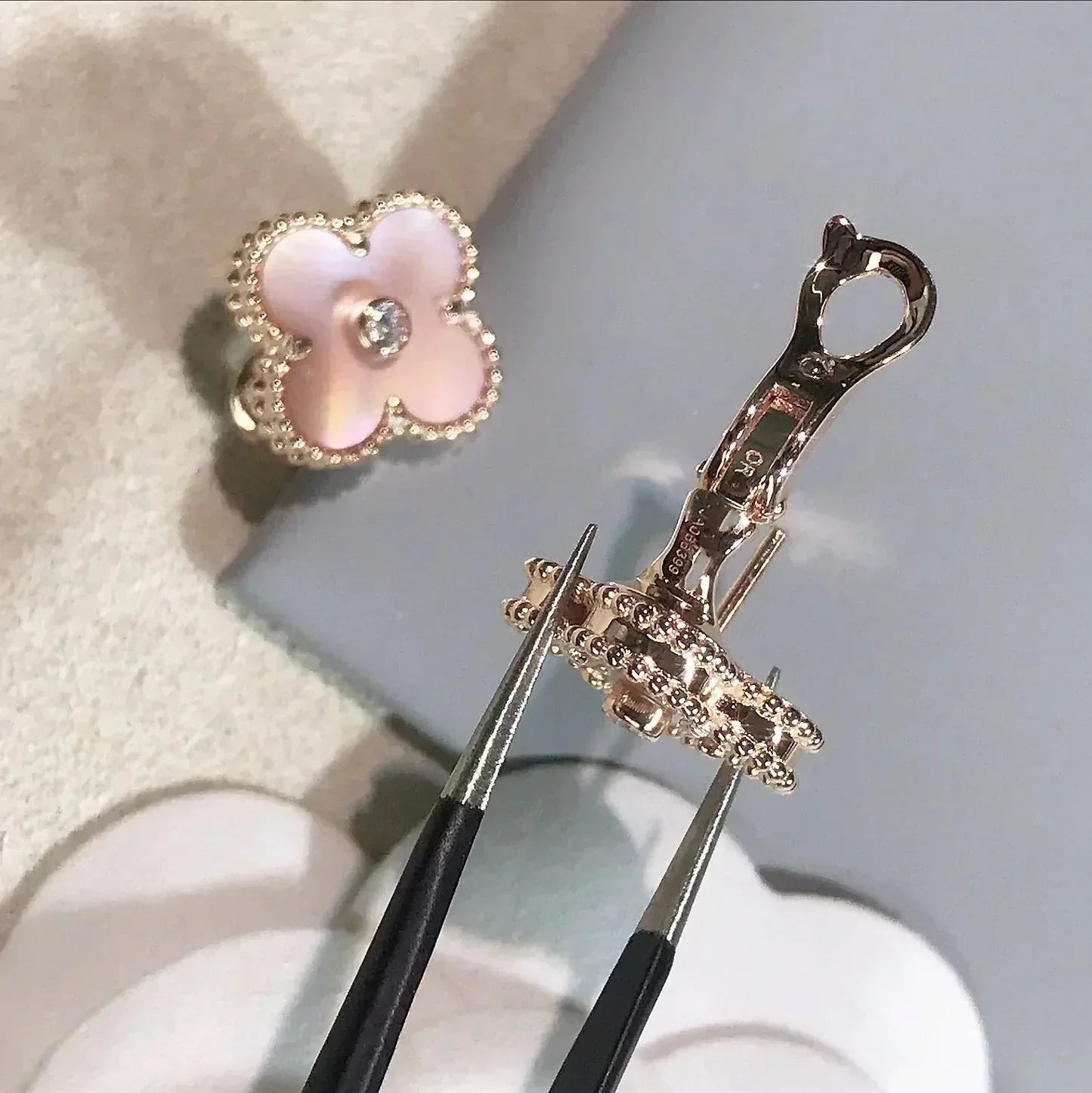 [BloomBling]CLOVER MEDIUM 1 MOTIFS  PINK MOP DIAMOND EARRINGS