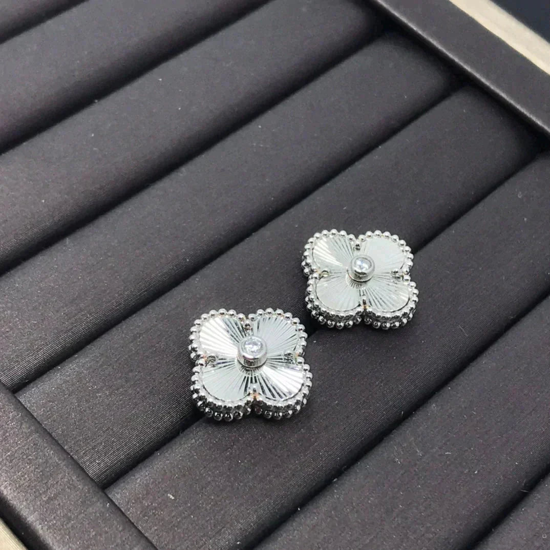 [BloomBling]CLOVER MINI 9.5MM LASER EARRINGS
