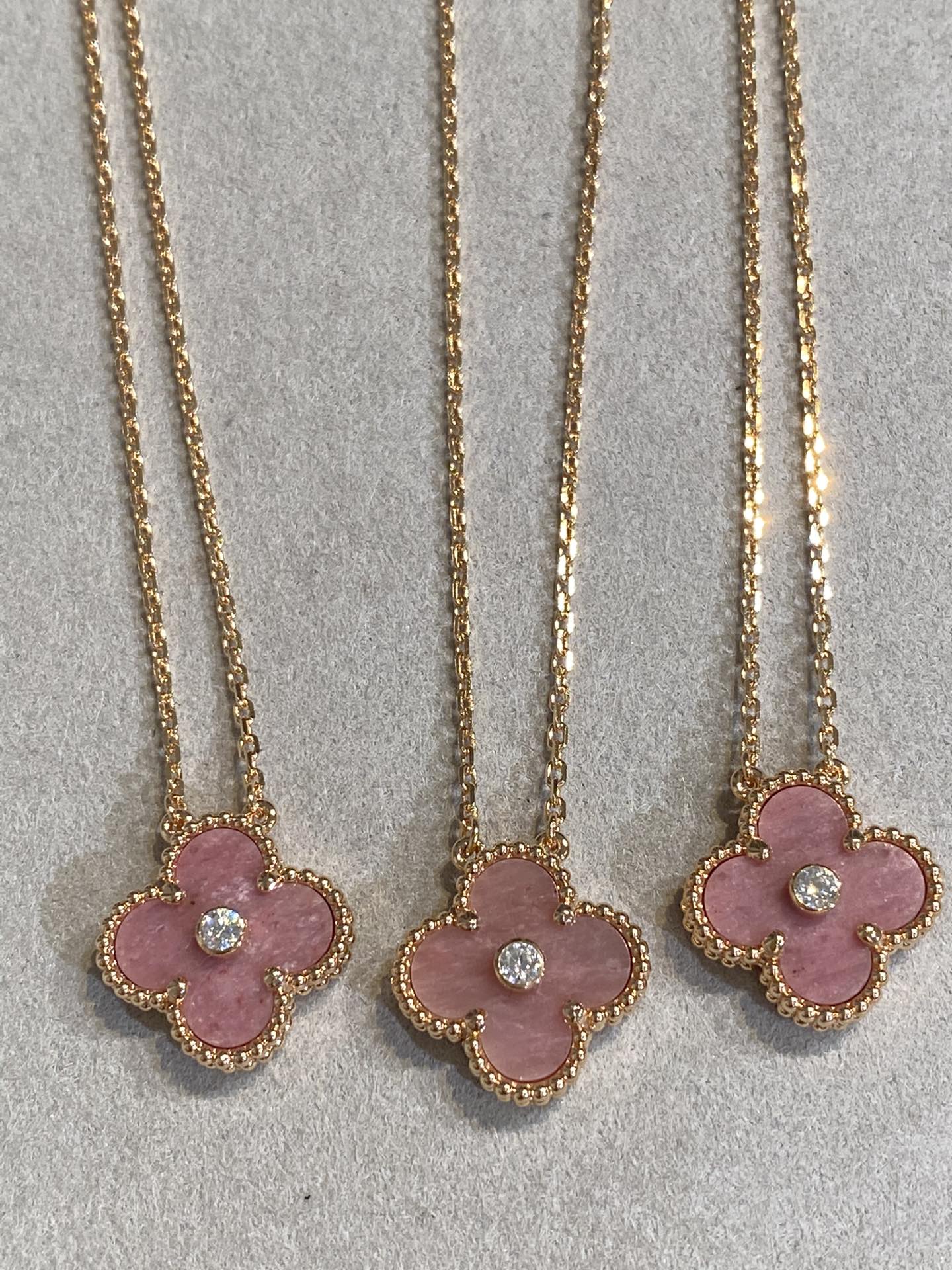 [BloomBling]CLOVER 15MM DIAMOND RHODONITE NECKLACE