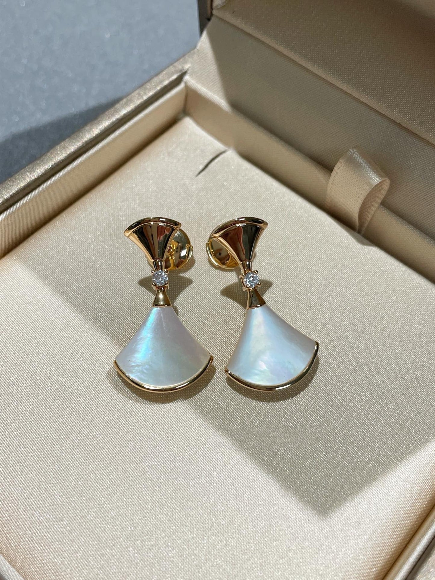 [BloomBling]DREAM MOP 1 DIAMOND EARRINGS