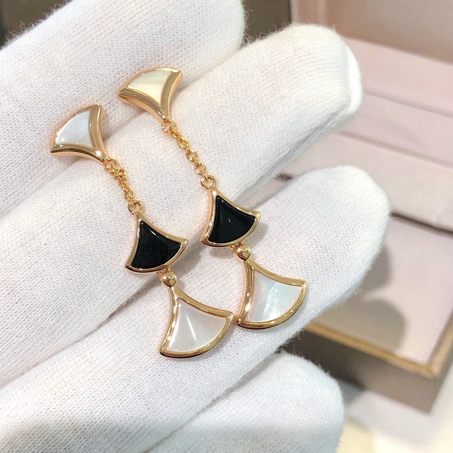 [BloomBling]DREAM EARRINGS 3 MOTIFS ONYX MOP PINK GOLD