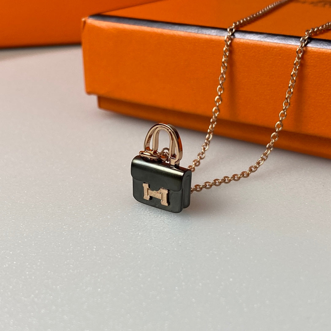 [BloomBling]CONSTANCE BLACK PEDANT PINK GOLD NECKLACE
