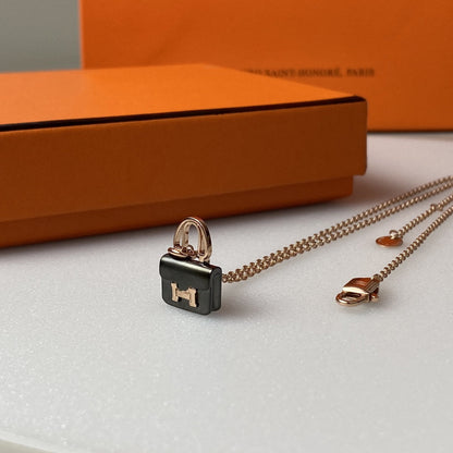 [BloomBling]CONSTANCE BLACK PEDANT PINK GOLD NECKLACE