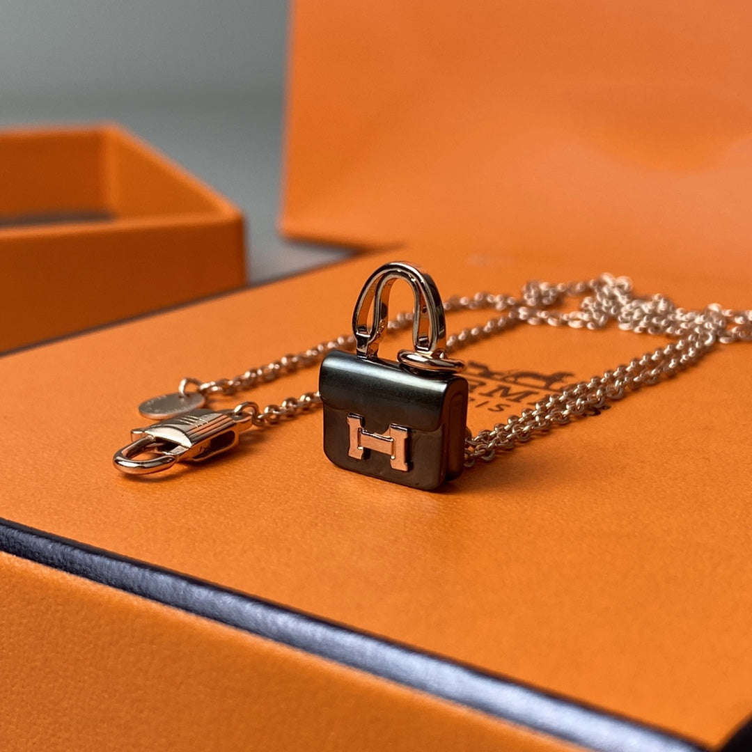 [BloomBling]CONSTANCE BLACK PEDANT PINK GOLD NECKLACE