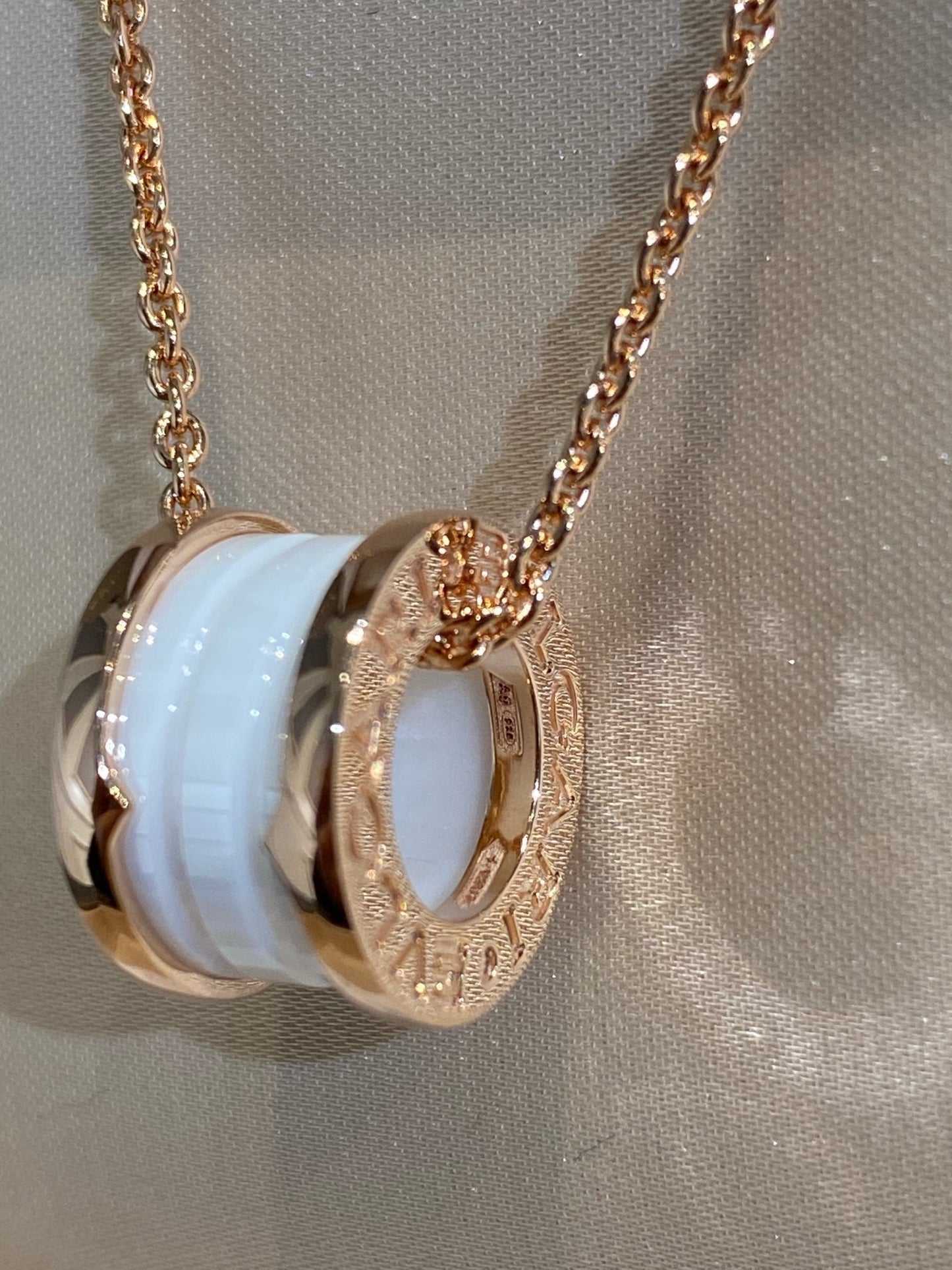 [BloomBling]ZERO 1 WHITE CERAMIC PINK GOLD NECKLACE