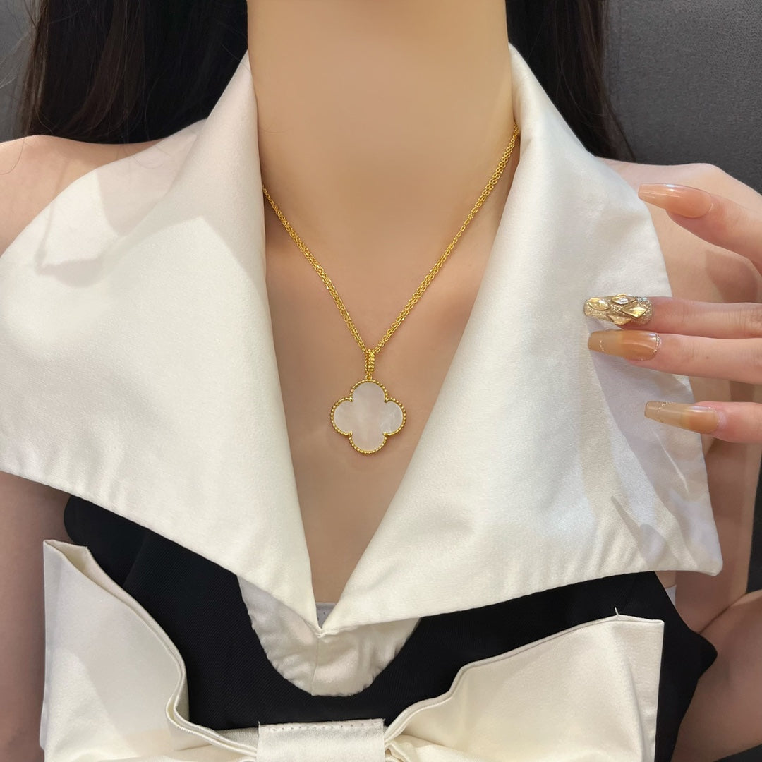 [BloomBling]CLOVER 25MM MOP LARGE PENDANT NECKLACE