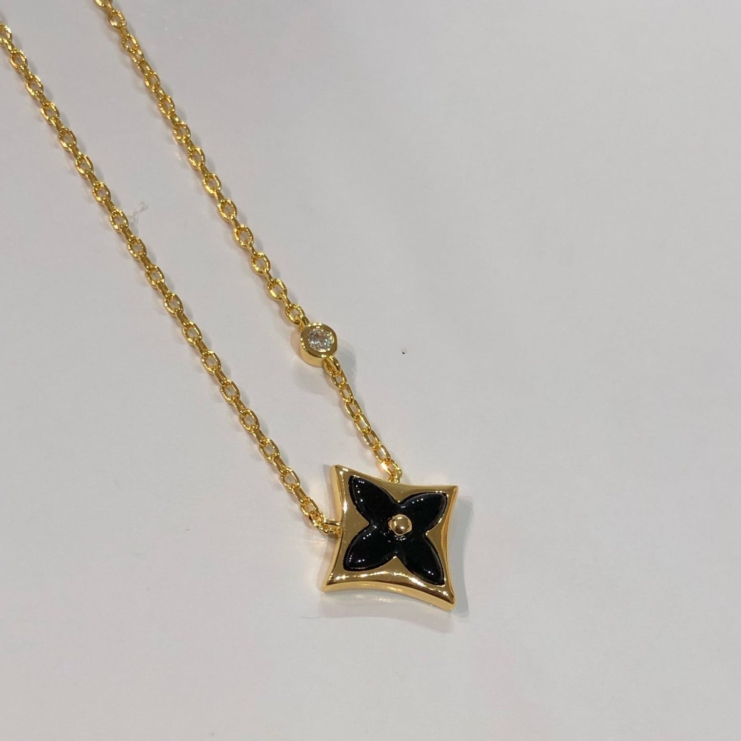[BloomBling]STAR BLACK MOP NECKLACE