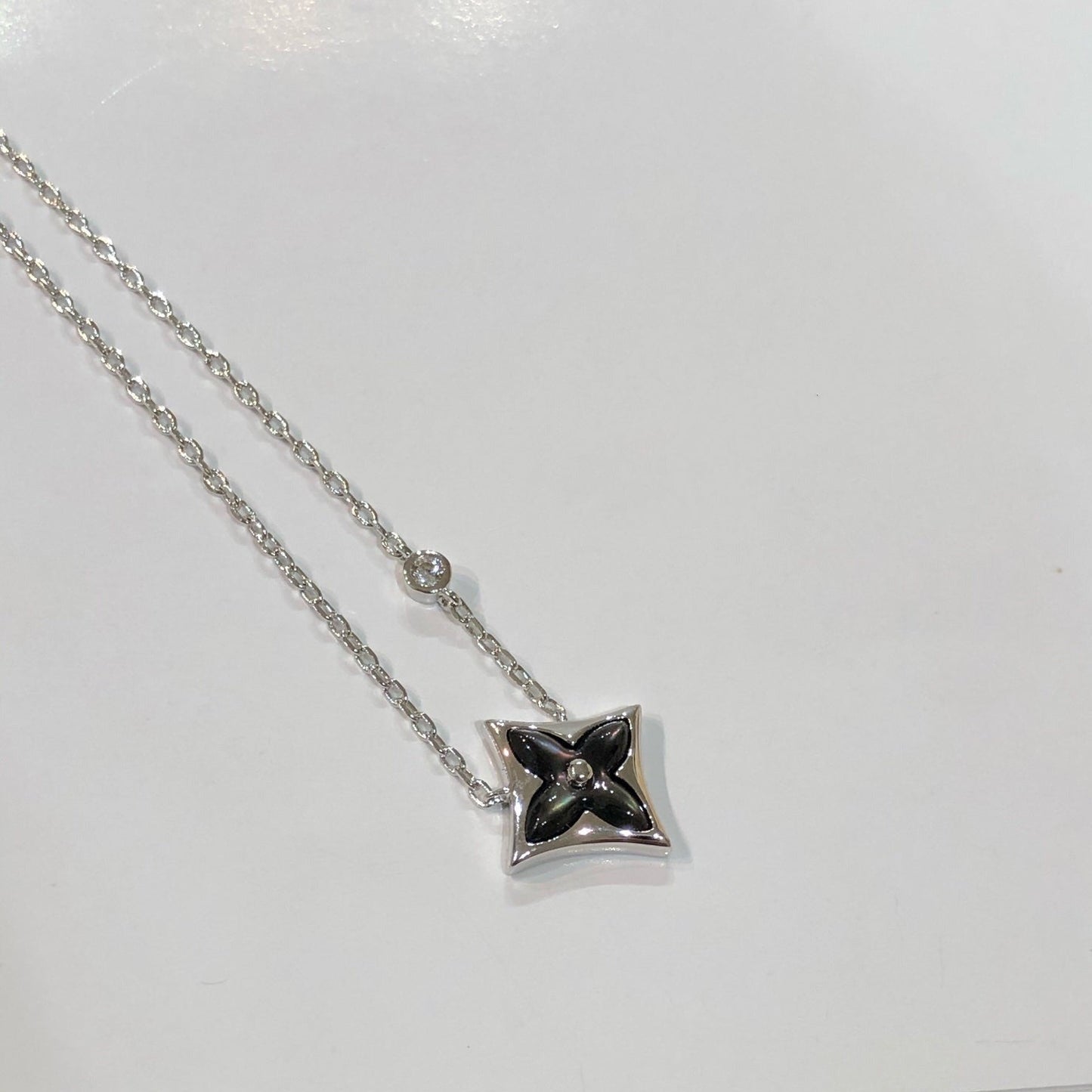 [BloomBling]STAR BLACK MOP NECKLACE