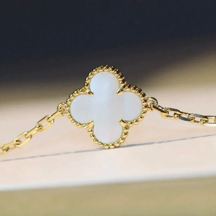 [BloomBling]CLOVER 20 MOTIFS WHITE MOP NECKLACE