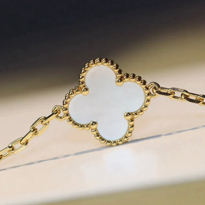[BloomBling]CLOVER 20 MOTIFS WHITE MOP NECKLACE