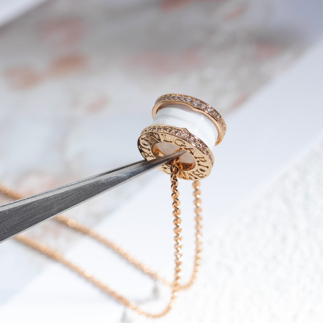 [BloomBling]ZERO 1 WHITE CERAMIC PINK GOLD DIAMOND NECKLACE