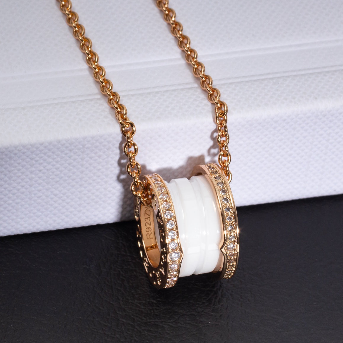[BloomBling]ZERO 1 WHITE CERAMIC PINK GOLD DIAMOND NECKLACE