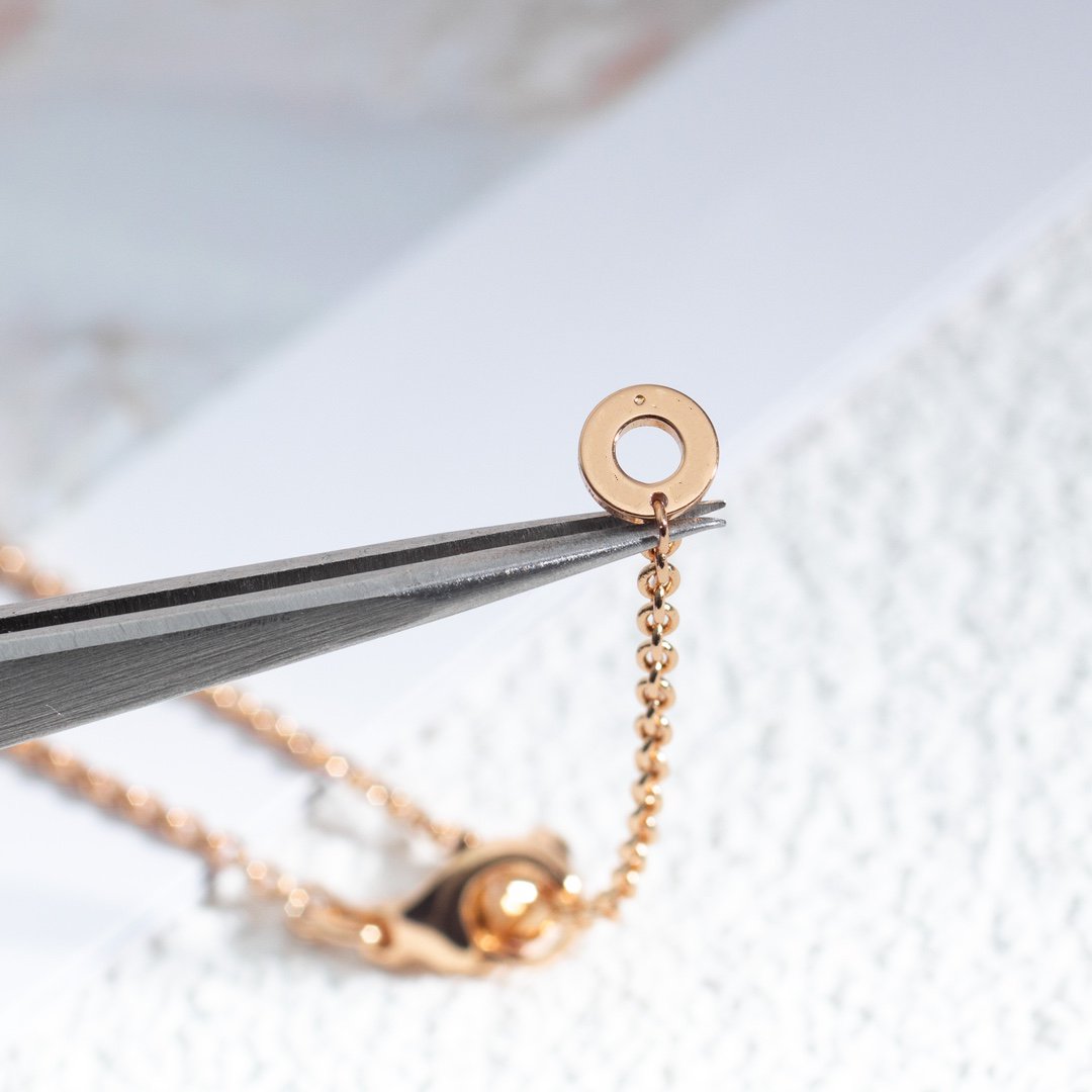 [BloomBling]ZERO 1 WHITE CERAMIC PINK GOLD DIAMOND NECKLACE
