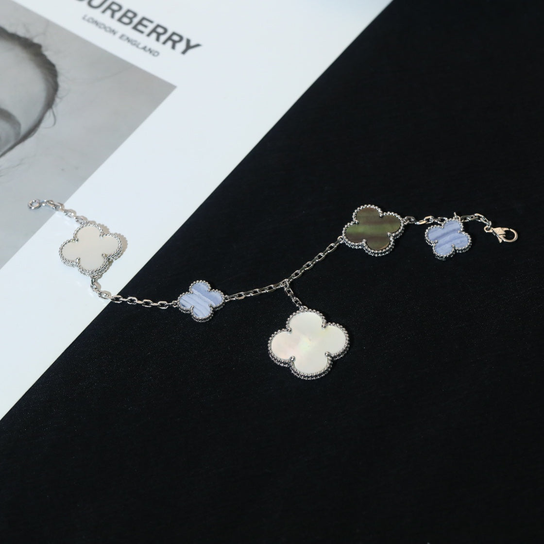 [BloomBling]CLOVER BRACELET 5 MOTIFS MOP CHALCEDONY SILVER