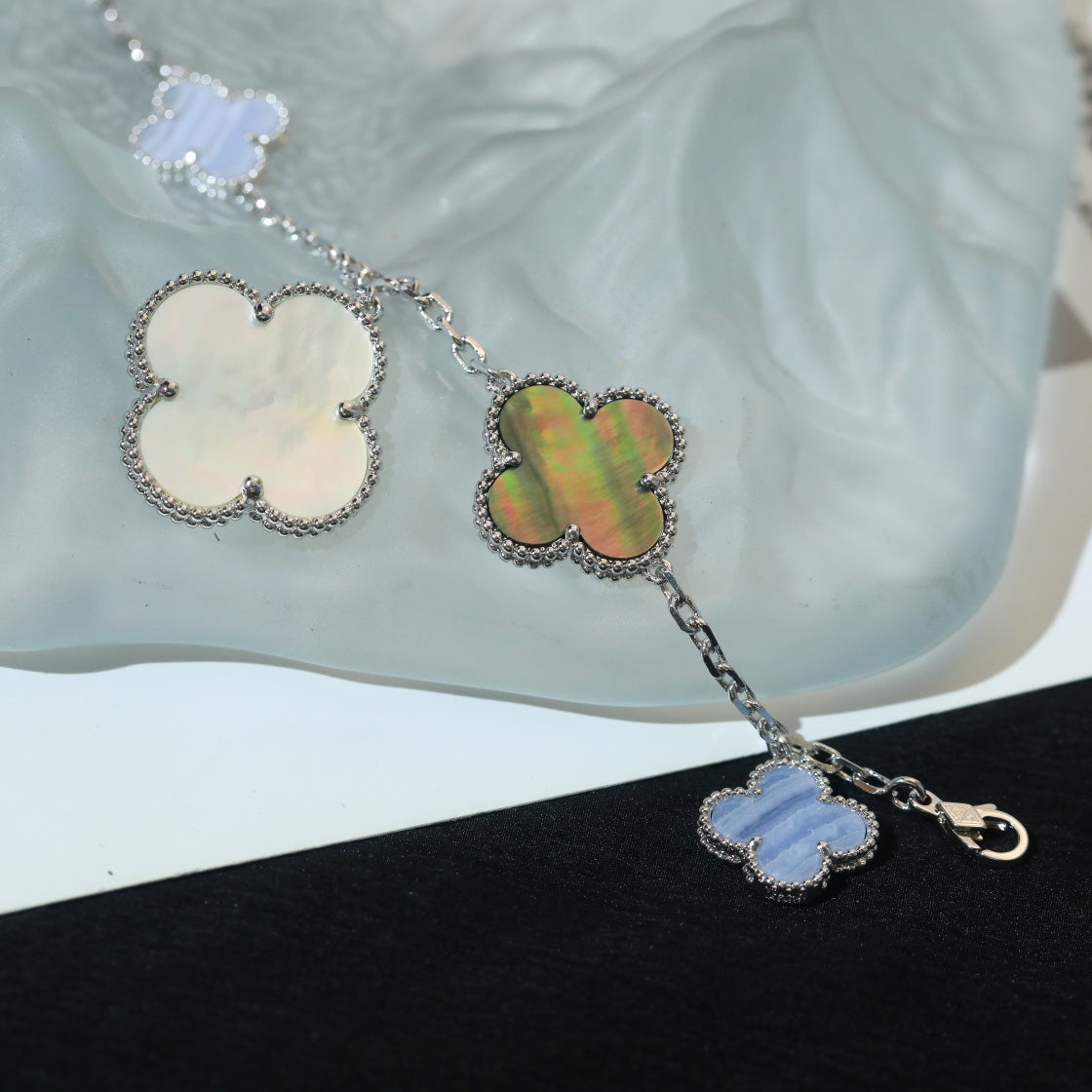 [BloomBling]CLOVER BRACELET 5 MOTIFS MOP CHALCEDONY SILVER