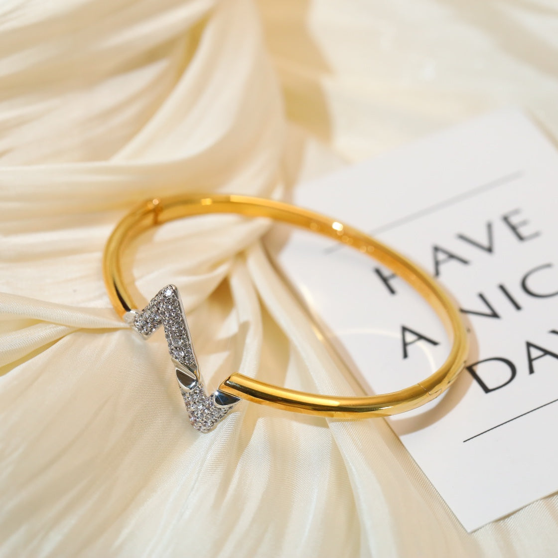 [BloomBling]VOLTE UPSITE DOWN GOLD DIAMOND BRACELET