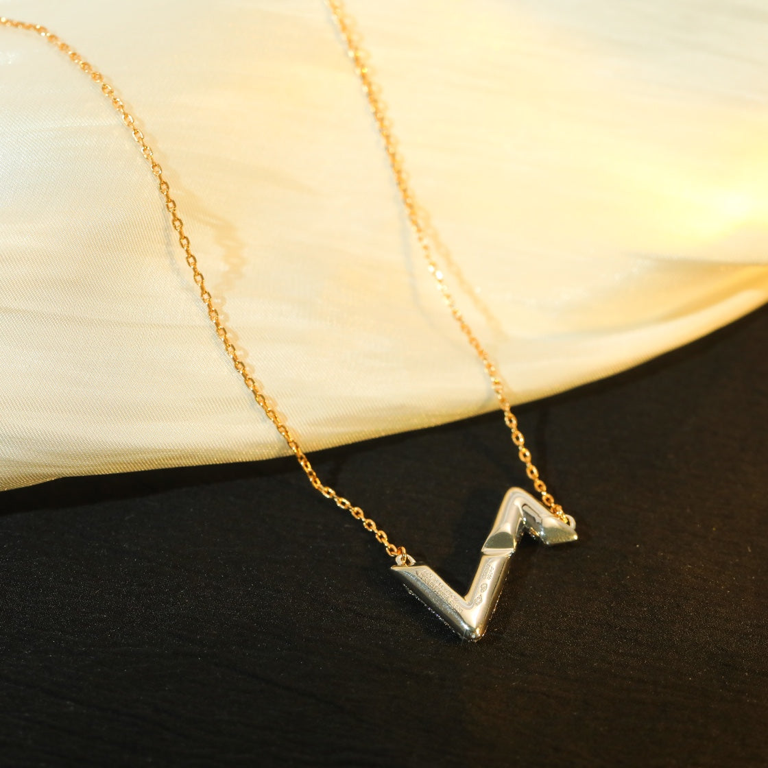 [BloomBling]VOLT SILVER DIAMOND PEDANT NECKLACE