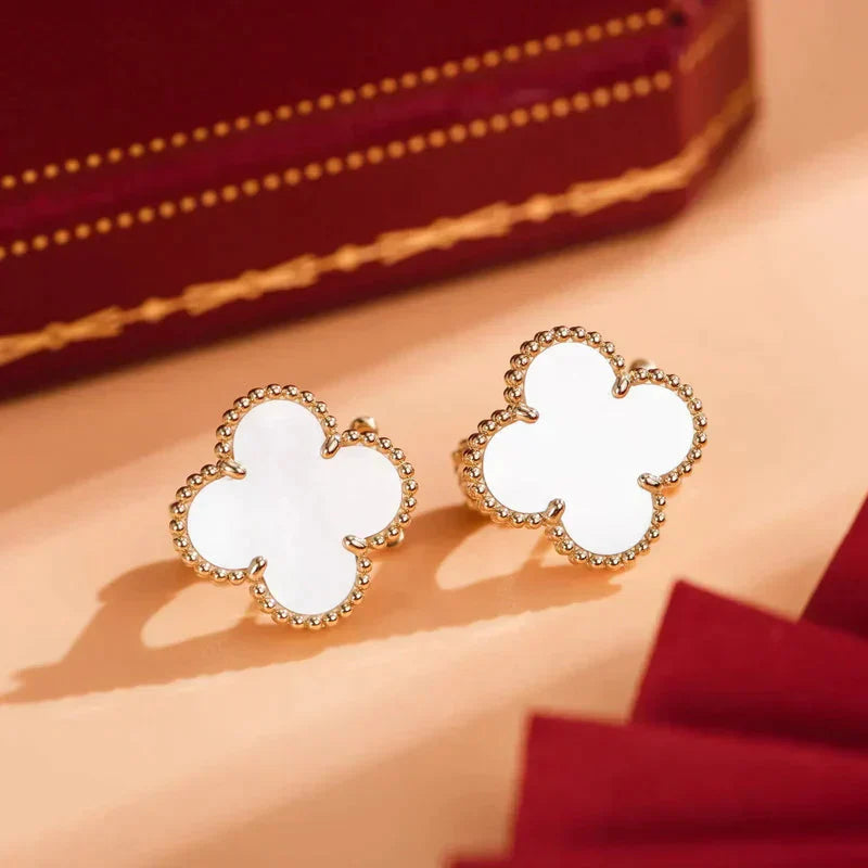 [BloomBling]CLOVER MEDIUM 1 MOTIFS  WHITE MOP STUD EARRINGS