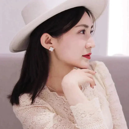 [BloomBling]CLOVER MEDIUM 1 MOTIFS  WHITE MOP STUD EARRINGS