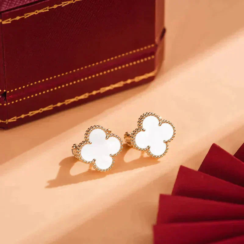 [BloomBling]CLOVER MEDIUM 1 MOTIFS  WHITE MOP STUD EARRINGS