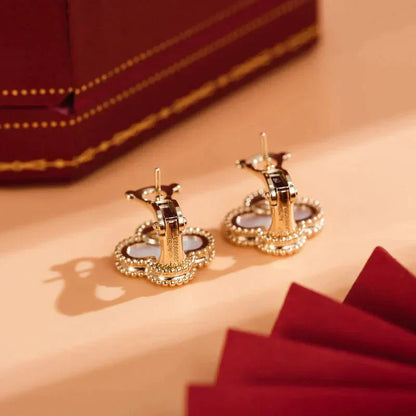 [BloomBling]CLOVER MEDIUM 1 MOTIFS  WHITE MOP STUD EARRINGS