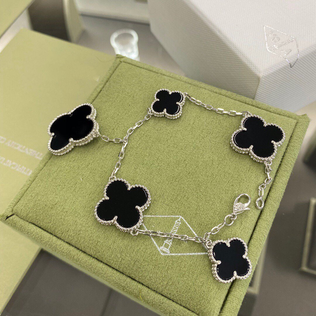 [BloomBling]CLOVER 5 MOTIFS SIVLER ONYX BRACELET