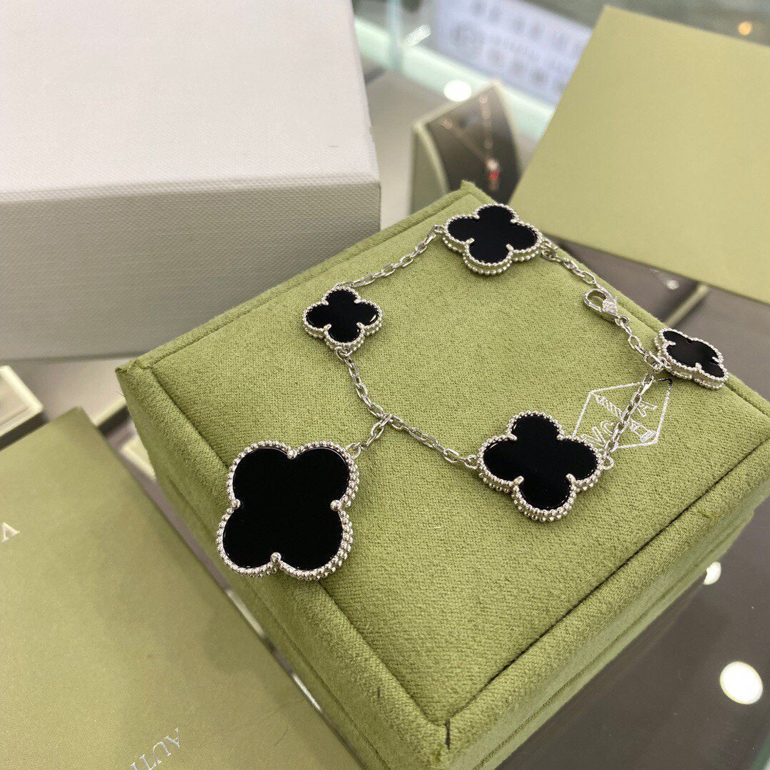 [BloomBling]CLOVER 5 MOTIFS SIVLER ONYX BRACELET
