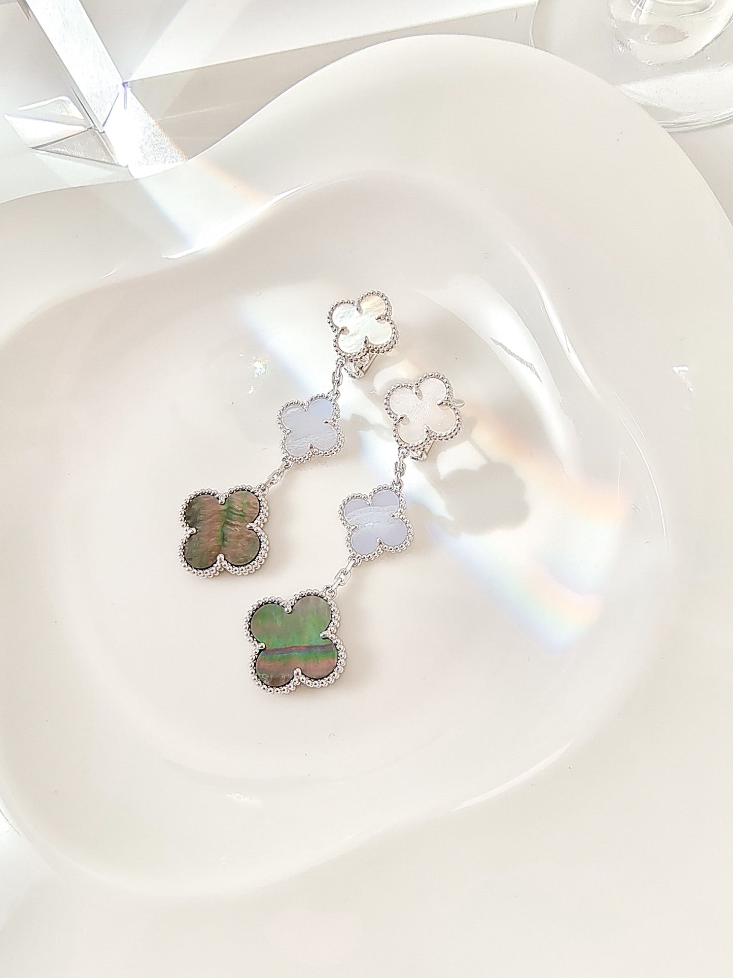 [BloomBling]CLOVER 3 MOTIFS CHALCEDONY DARK MOP SILVER EARRINGS