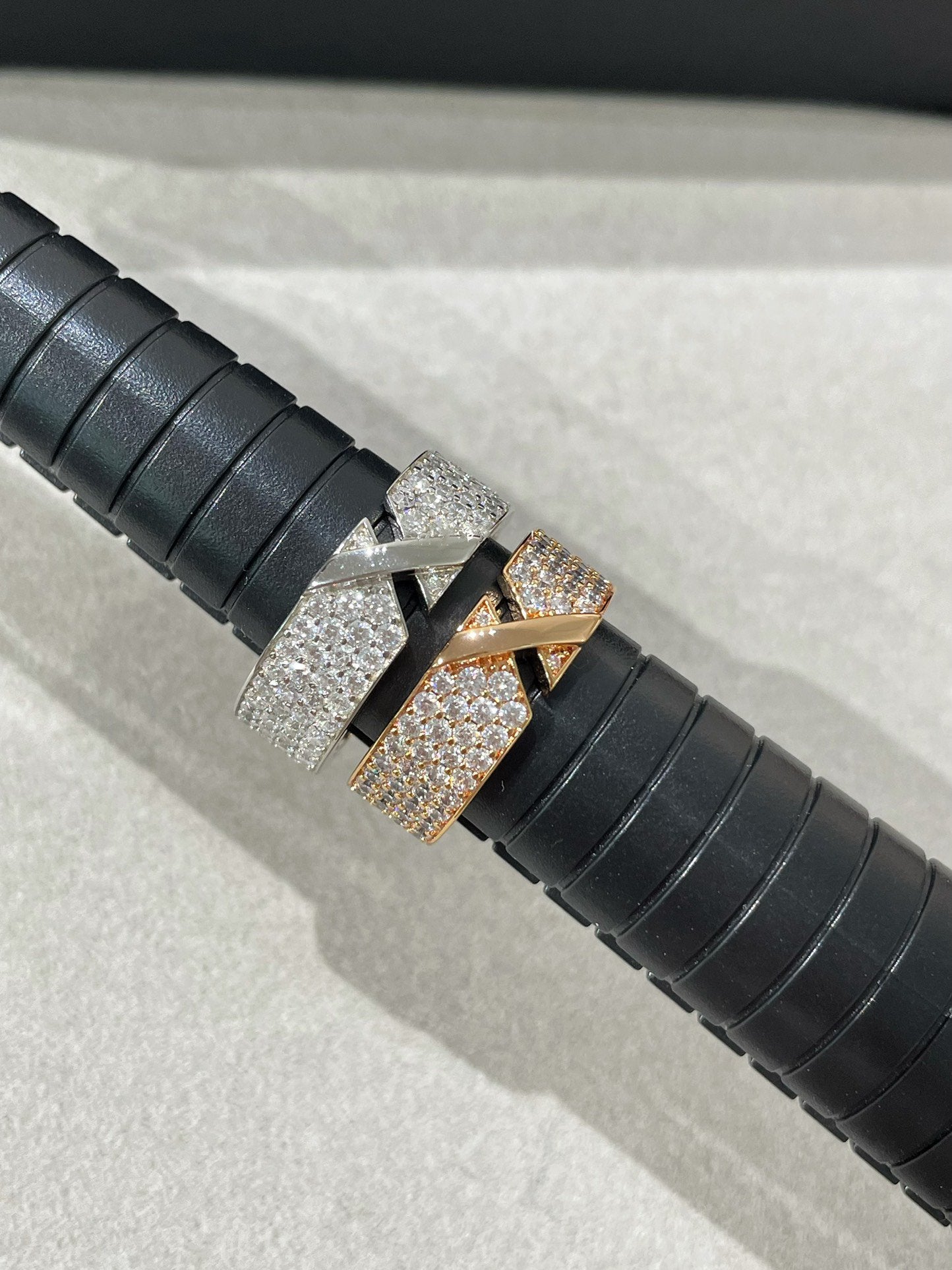 [BloomBling]LIENS EVIDENCE  DIAMOND PAVED RING
