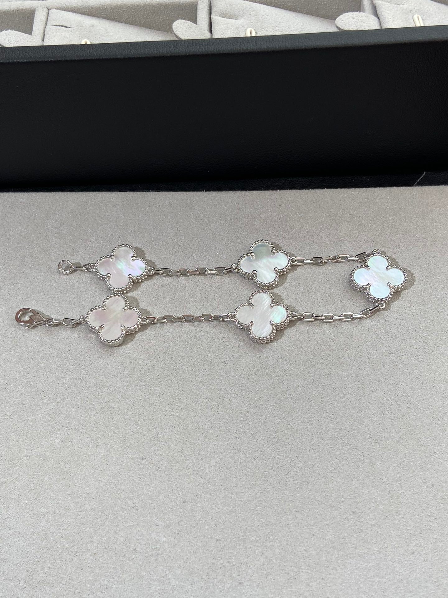 [BloomBling]CLOVER SILVER MOP 5 MOTIF BRACELET
