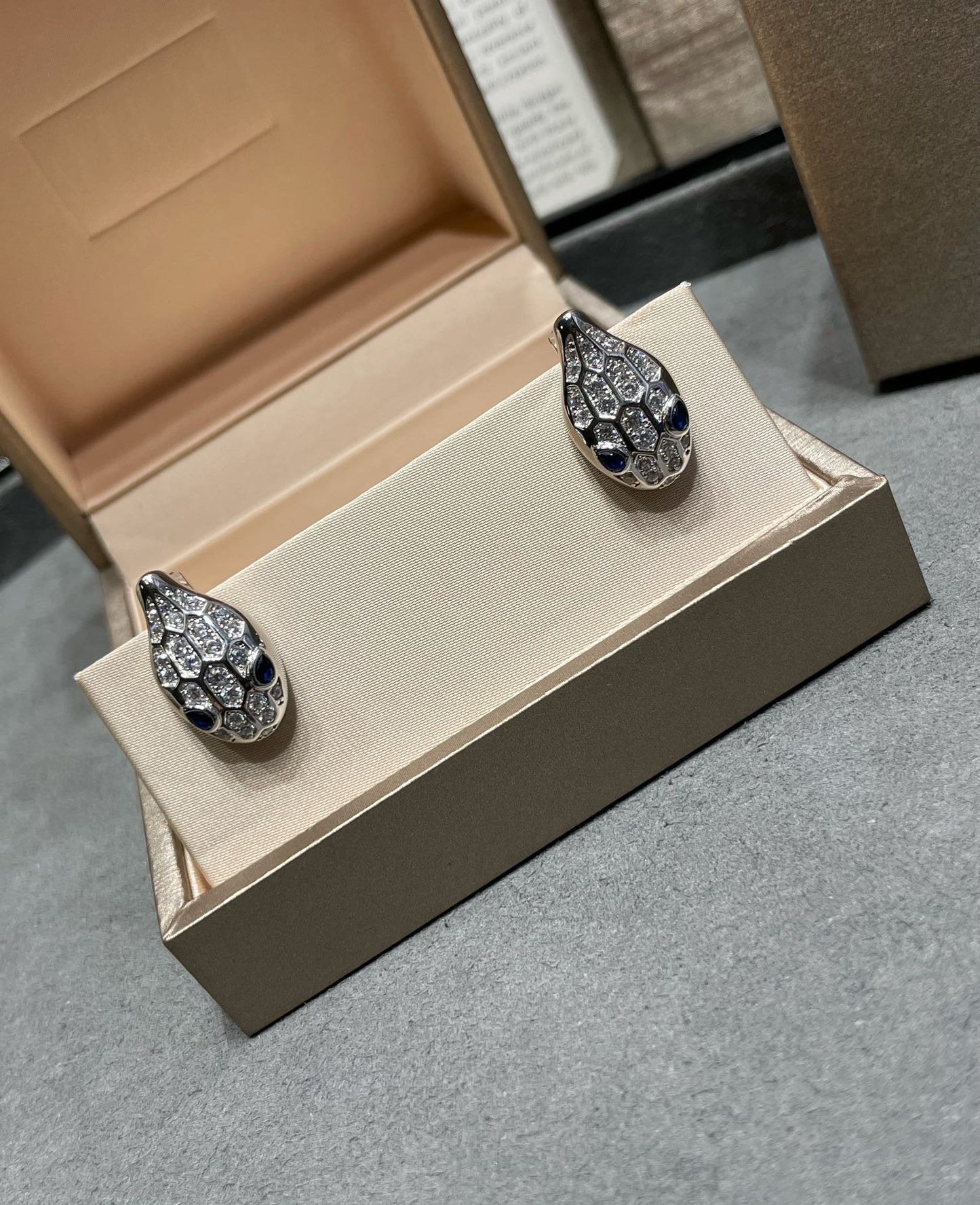 [BloomBling]SERPENT DIAMOND STUD EARRINGS