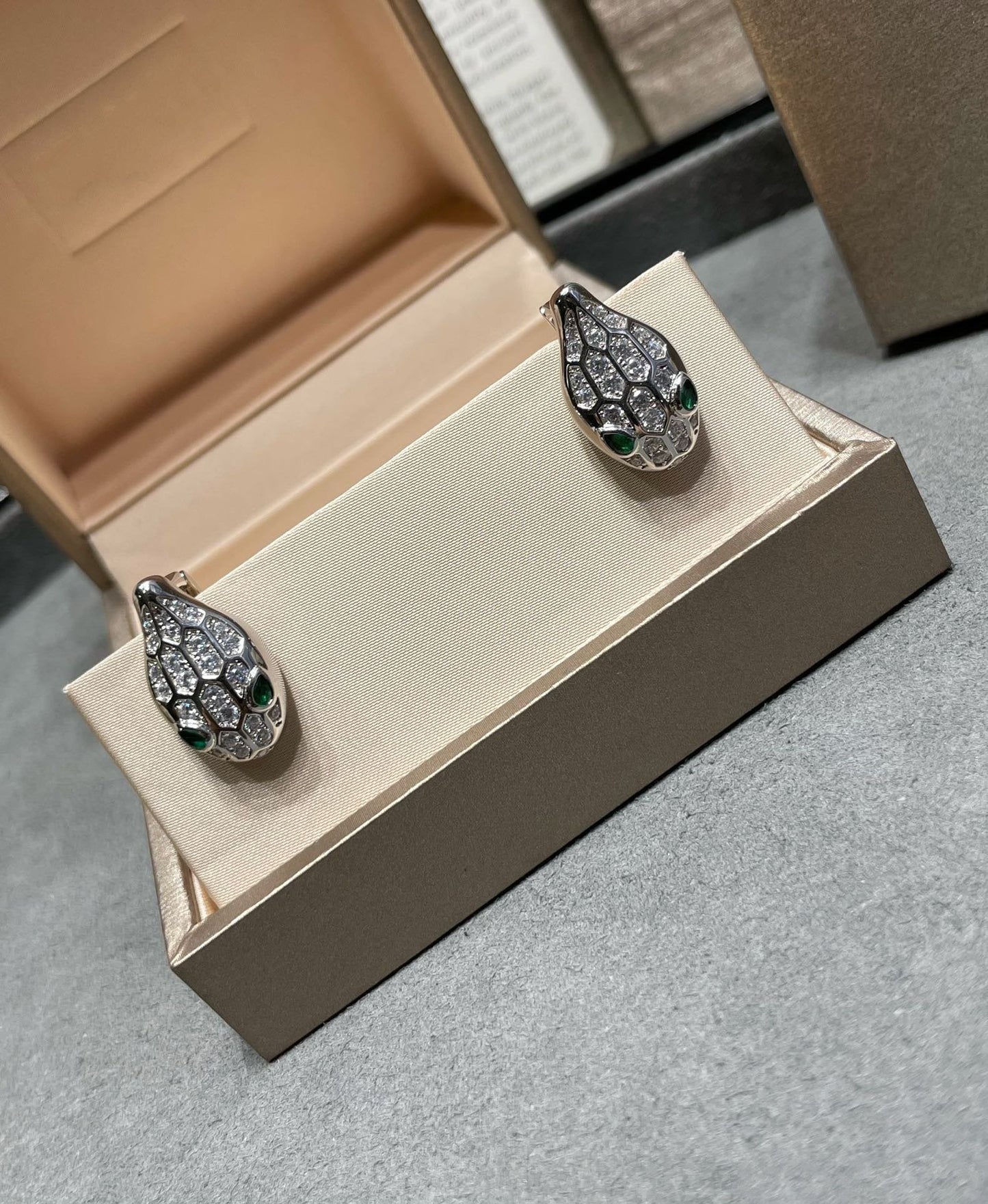 [BloomBling]SERPENT DIAMOND STUD EARRINGS