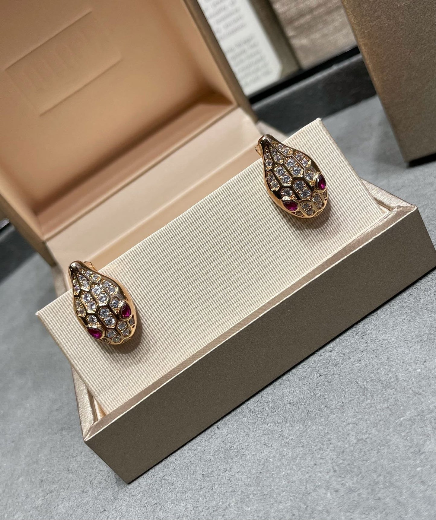 [BloomBling]SERPENT DIAMOND STUD EARRINGS