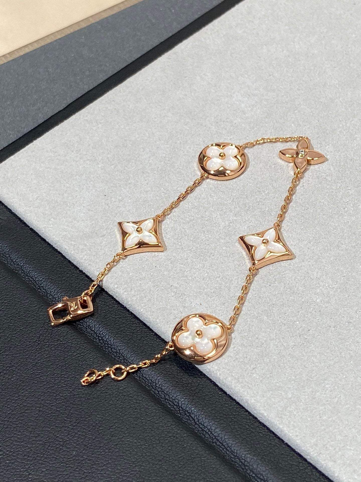 [BloomBling]STAR AND SUN 5 MOTIF MOP PINK GOLD BRACELET