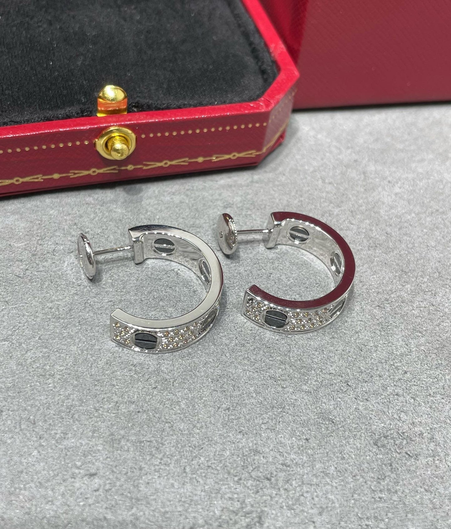 [BloomBling]LOVE CERAMIC DIAMOND PAVED SILVER EARRINGS