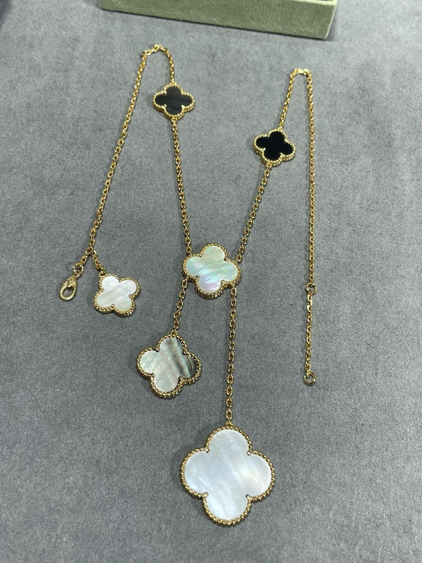 [BloomBling]CLOVER 6 MOTIF MOP ONYX GOLD NECKLACE