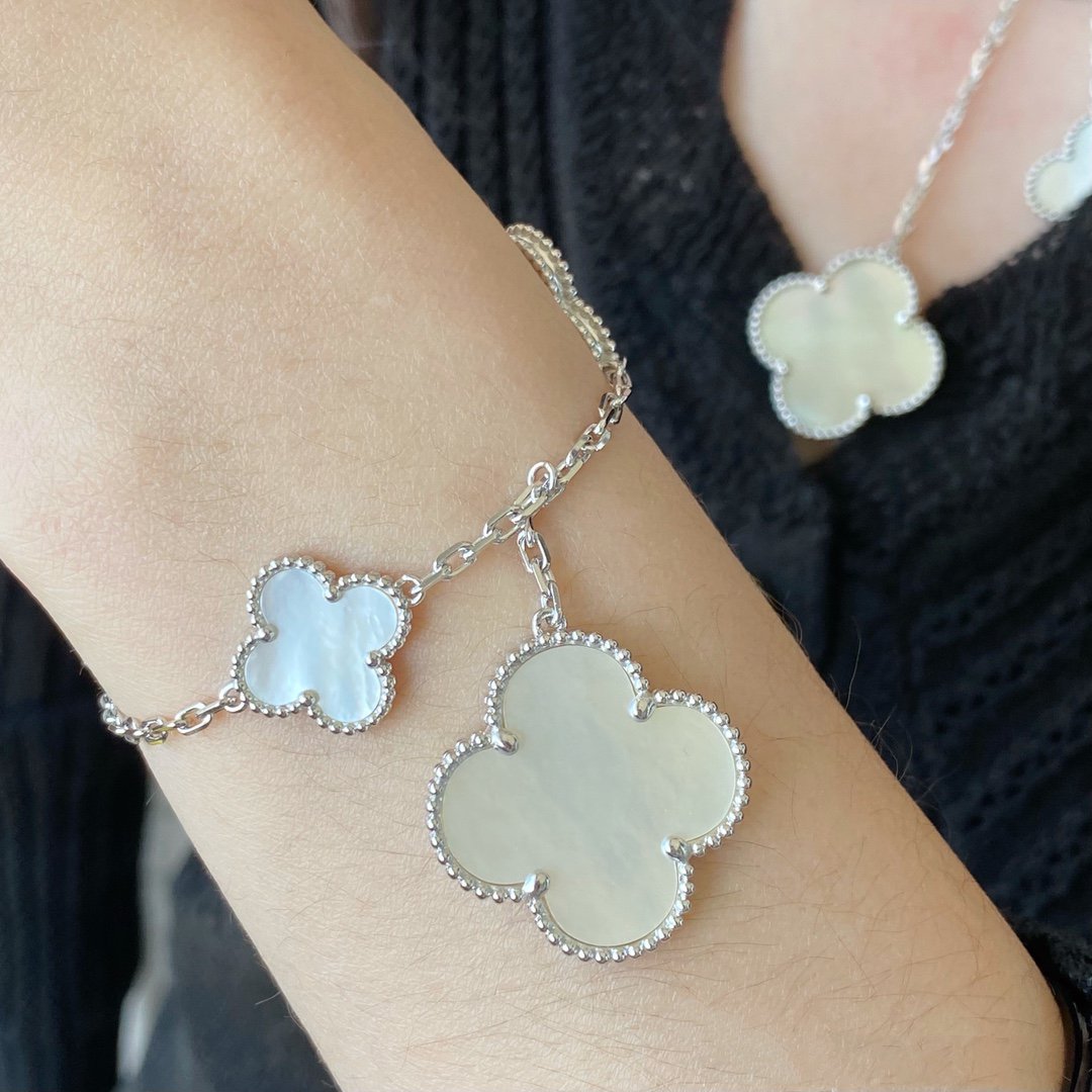 [BloomBling]CLOVER 5 MOTIF WHITE MOP SILVER BRACELET
