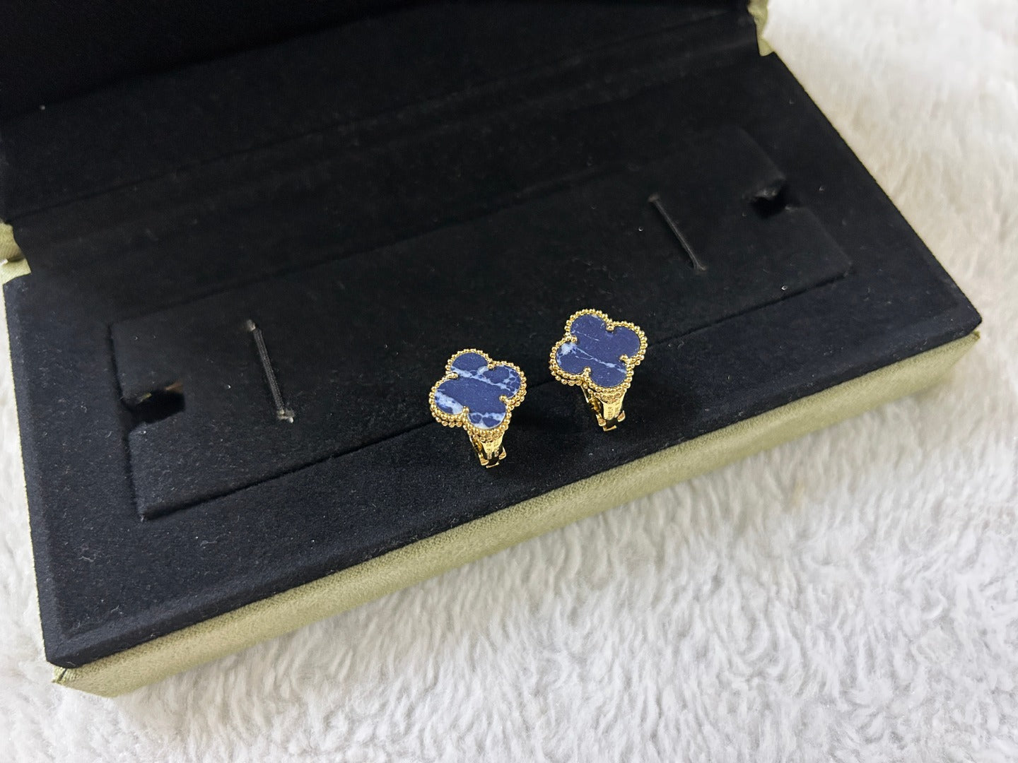 [BloomBling]CLOVER PIETERSITE MEDIUM STUD EARRINGS