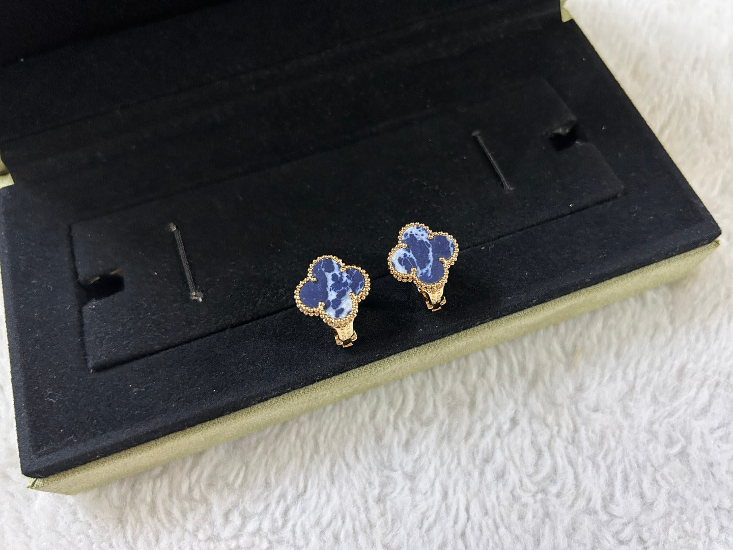 [BloomBling]CLOVER PIETERSITE MEDIUM STUD EARRINGS