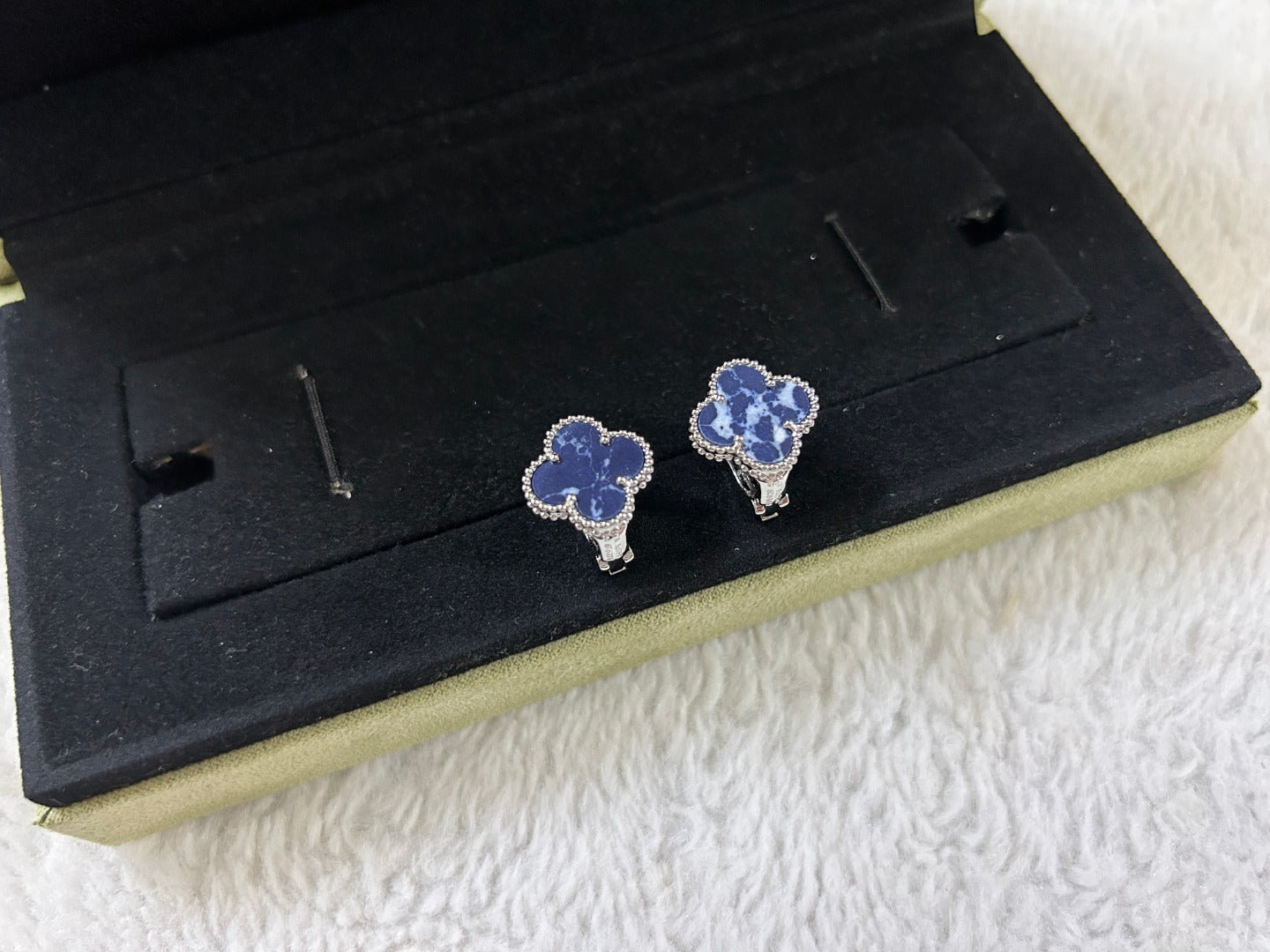 [BloomBling]CLOVER PIETERSITE MEDIUM STUD EARRINGS