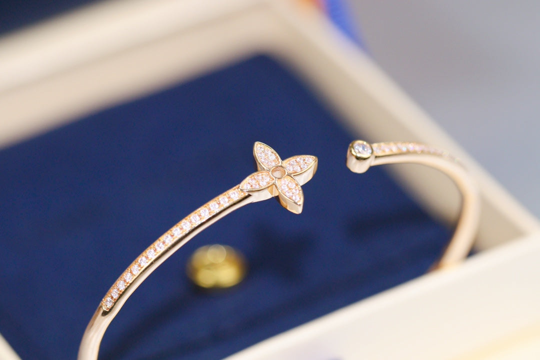 [BloomBling]IDYLLE PINK GOLD OPEN BRACELET DIAMOND PAVED